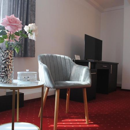 Hotel Corona Ντρομπέτα-Τούρνου Σεβερίν Εξωτερικό φωτογραφία