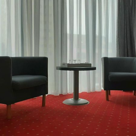 Hotel Corona Ντρομπέτα-Τούρνου Σεβερίν Εξωτερικό φωτογραφία