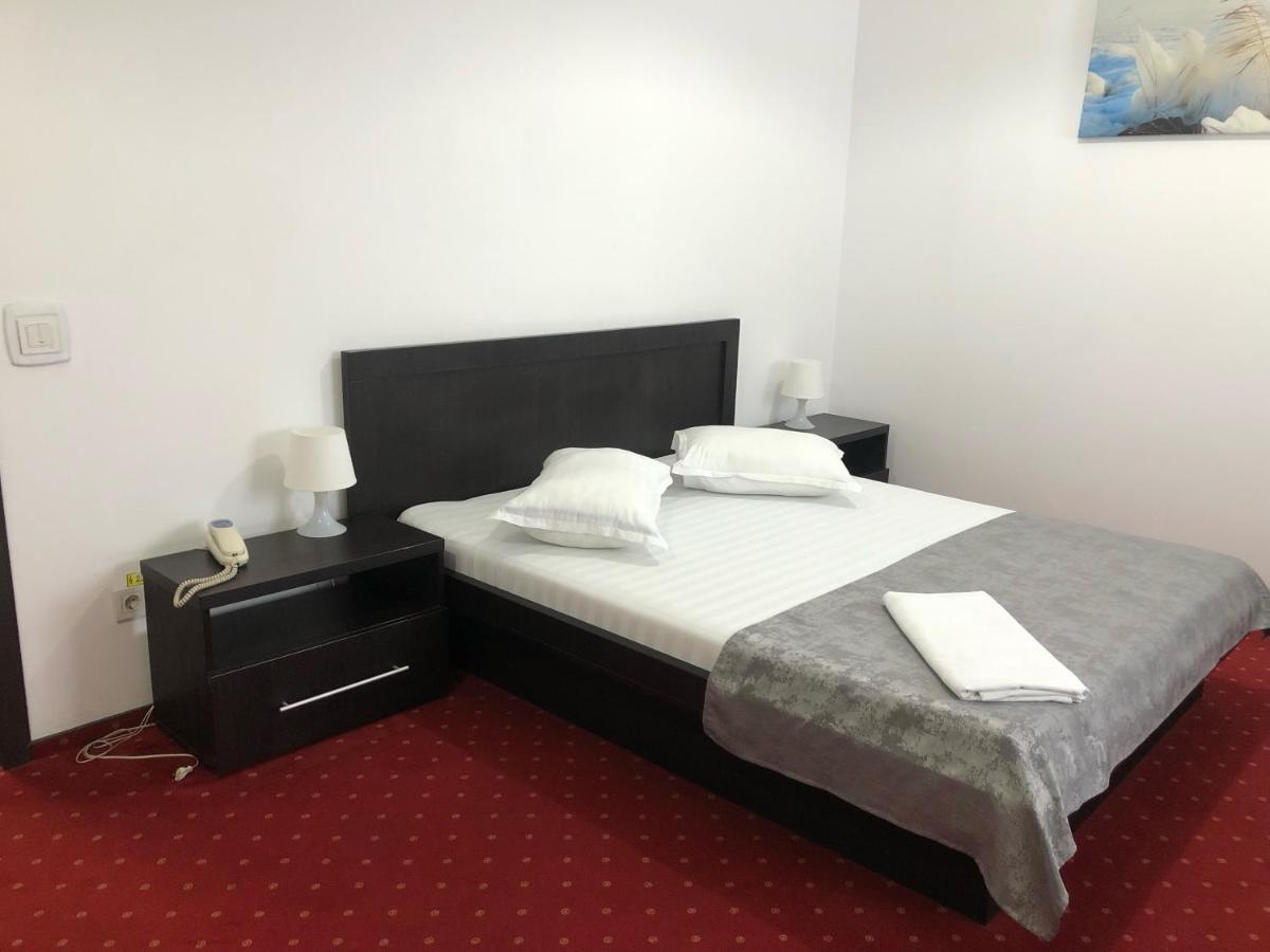 Hotel Corona Ντρομπέτα-Τούρνου Σεβερίν Εξωτερικό φωτογραφία