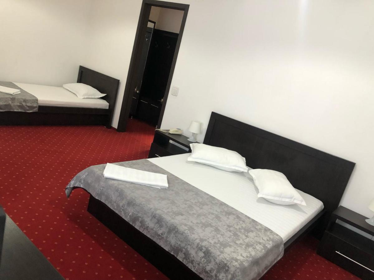 Hotel Corona Ντρομπέτα-Τούρνου Σεβερίν Εξωτερικό φωτογραφία