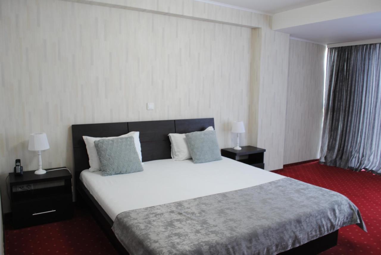 Hotel Corona Ντρομπέτα-Τούρνου Σεβερίν Εξωτερικό φωτογραφία
