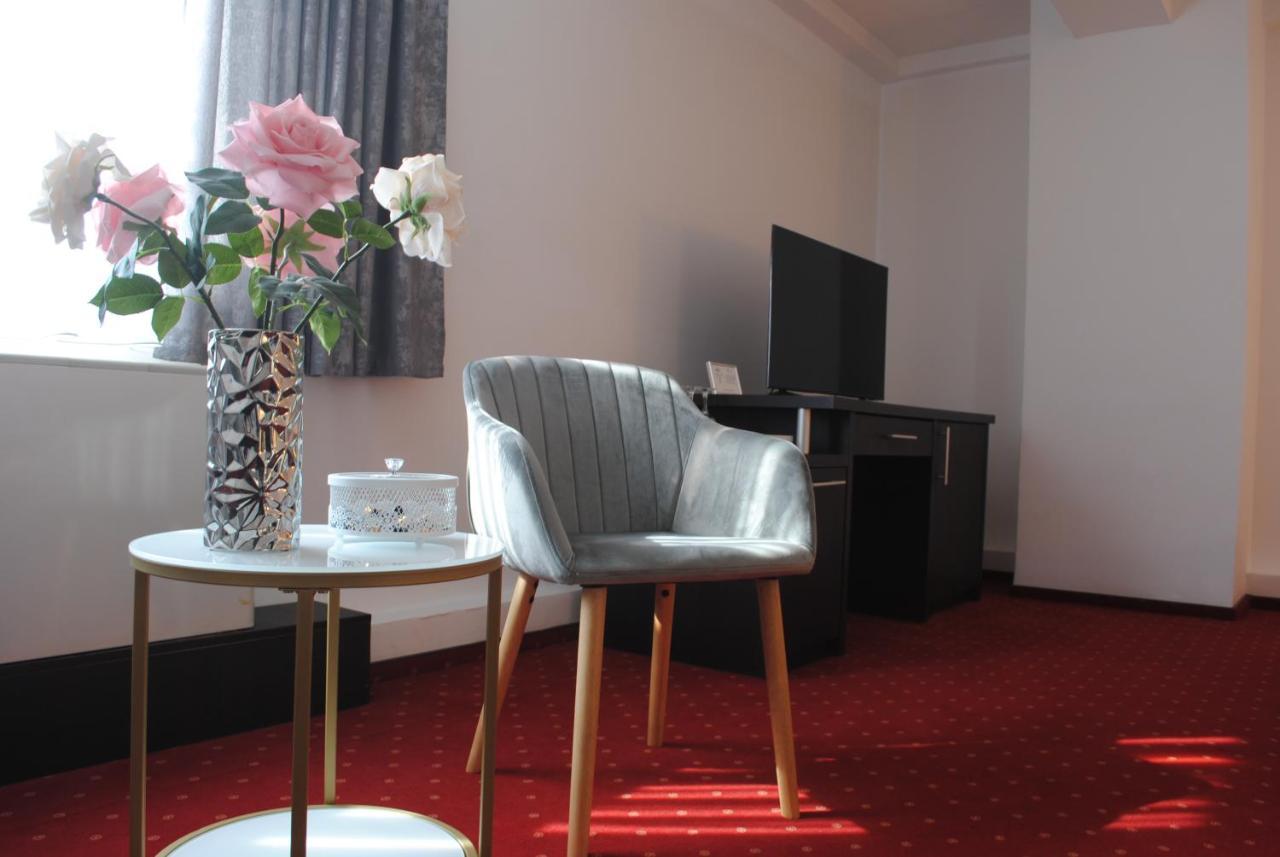 Hotel Corona Ντρομπέτα-Τούρνου Σεβερίν Εξωτερικό φωτογραφία