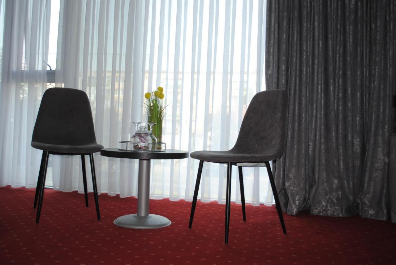 Hotel Corona Ντρομπέτα-Τούρνου Σεβερίν Εξωτερικό φωτογραφία