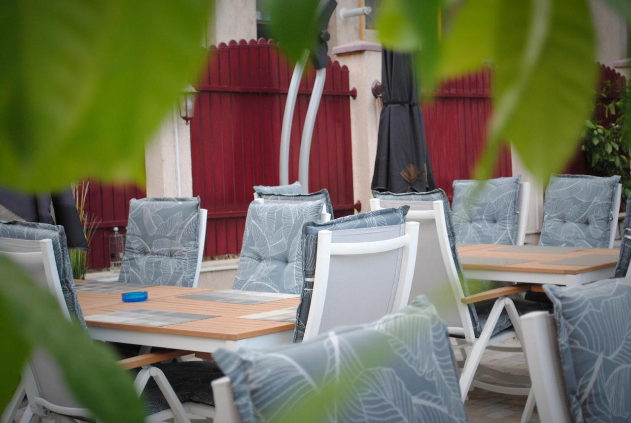 Hotel Corona Ντρομπέτα-Τούρνου Σεβερίν Εξωτερικό φωτογραφία