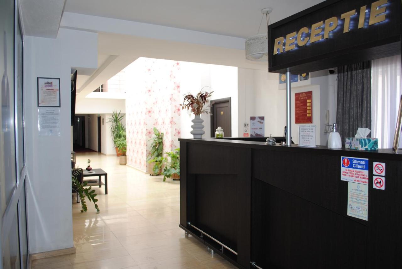 Hotel Corona Ντρομπέτα-Τούρνου Σεβερίν Εξωτερικό φωτογραφία