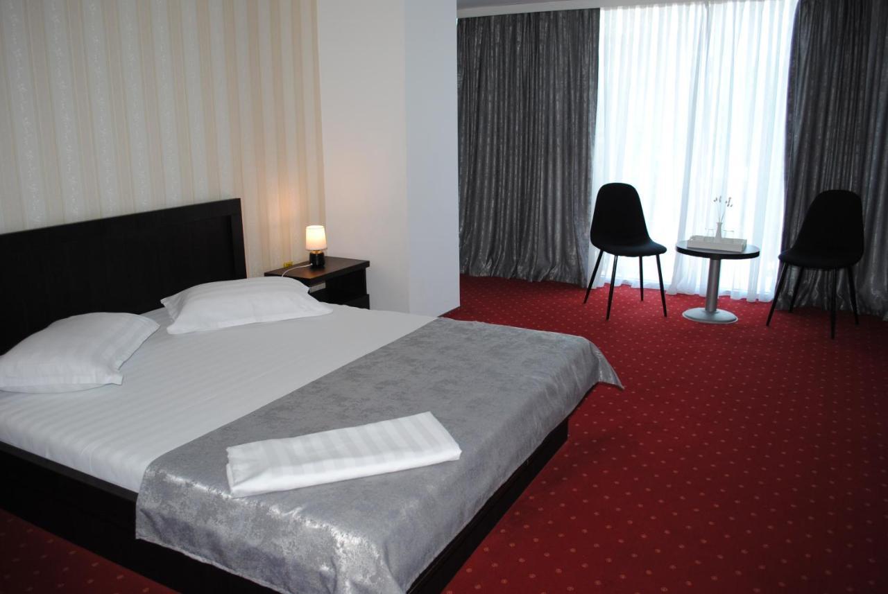 Hotel Corona Ντρομπέτα-Τούρνου Σεβερίν Εξωτερικό φωτογραφία