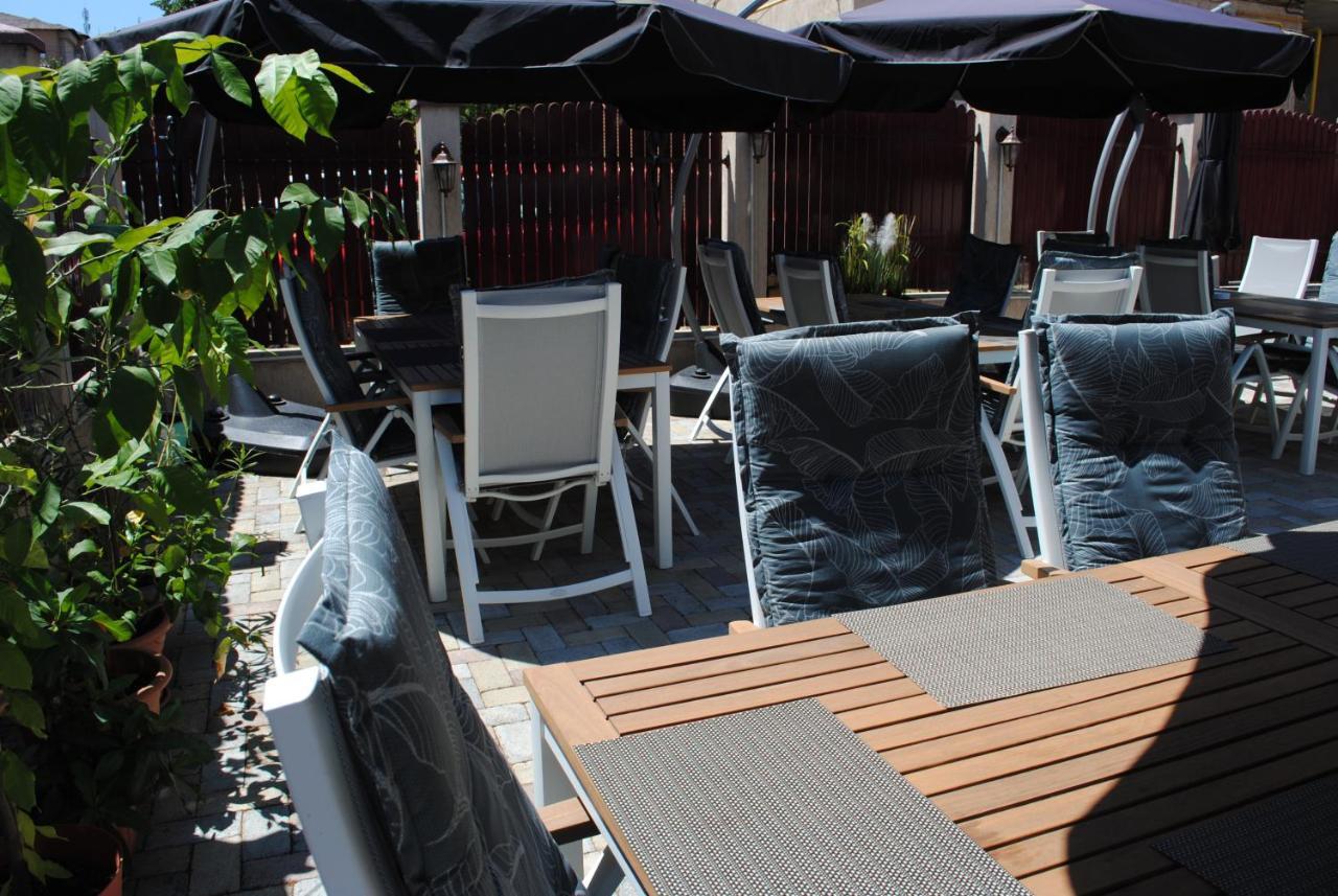 Hotel Corona Ντρομπέτα-Τούρνου Σεβερίν Εξωτερικό φωτογραφία