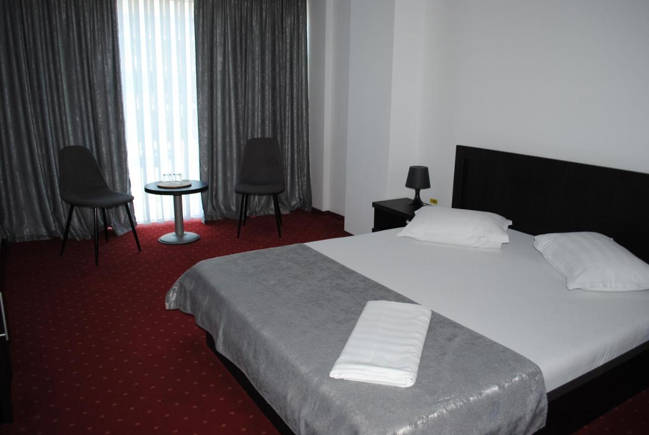 Hotel Corona Ντρομπέτα-Τούρνου Σεβερίν Εξωτερικό φωτογραφία