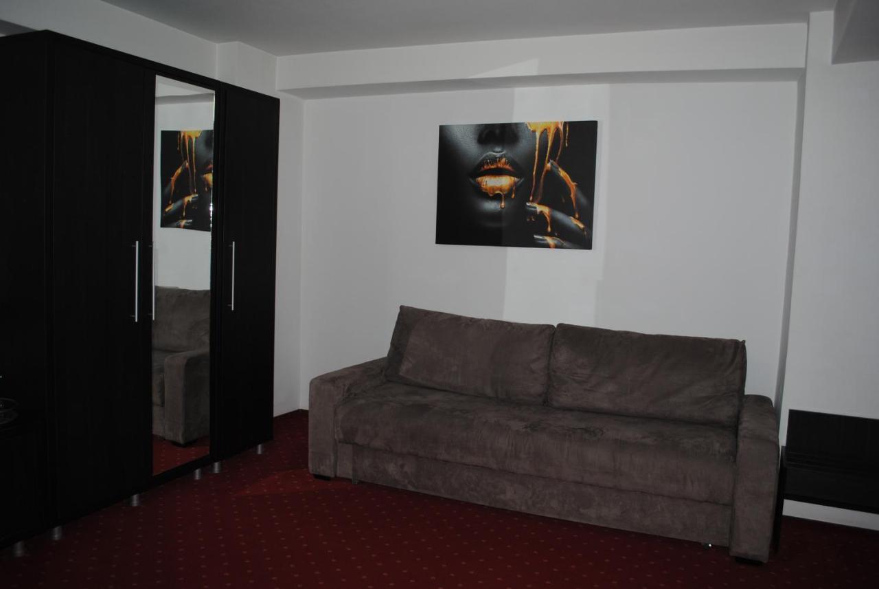 Hotel Corona Ντρομπέτα-Τούρνου Σεβερίν Εξωτερικό φωτογραφία