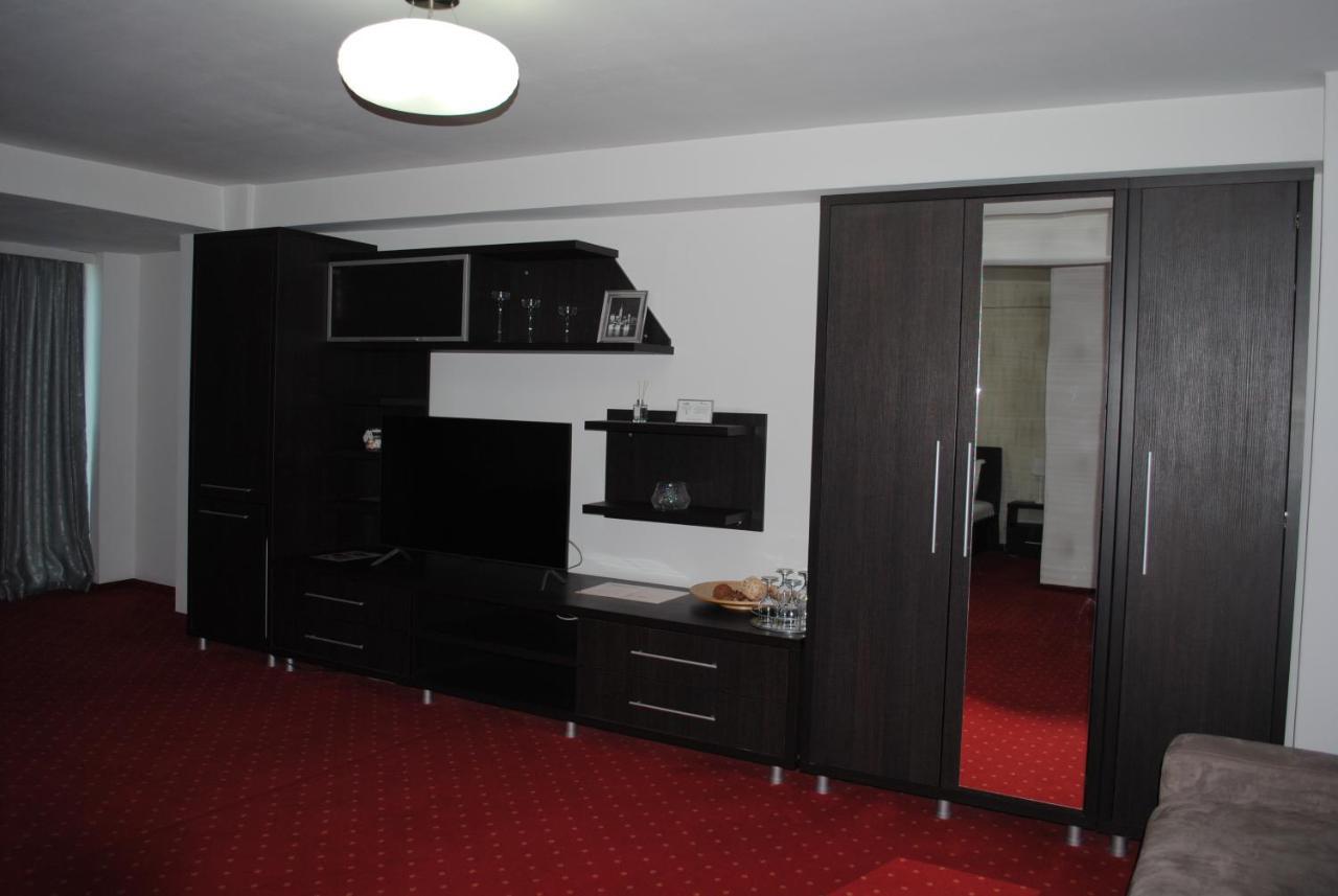 Hotel Corona Ντρομπέτα-Τούρνου Σεβερίν Εξωτερικό φωτογραφία