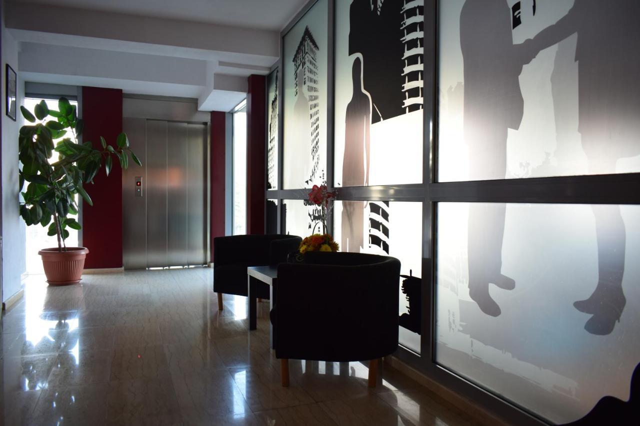 Hotel Corona Ντρομπέτα-Τούρνου Σεβερίν Εξωτερικό φωτογραφία