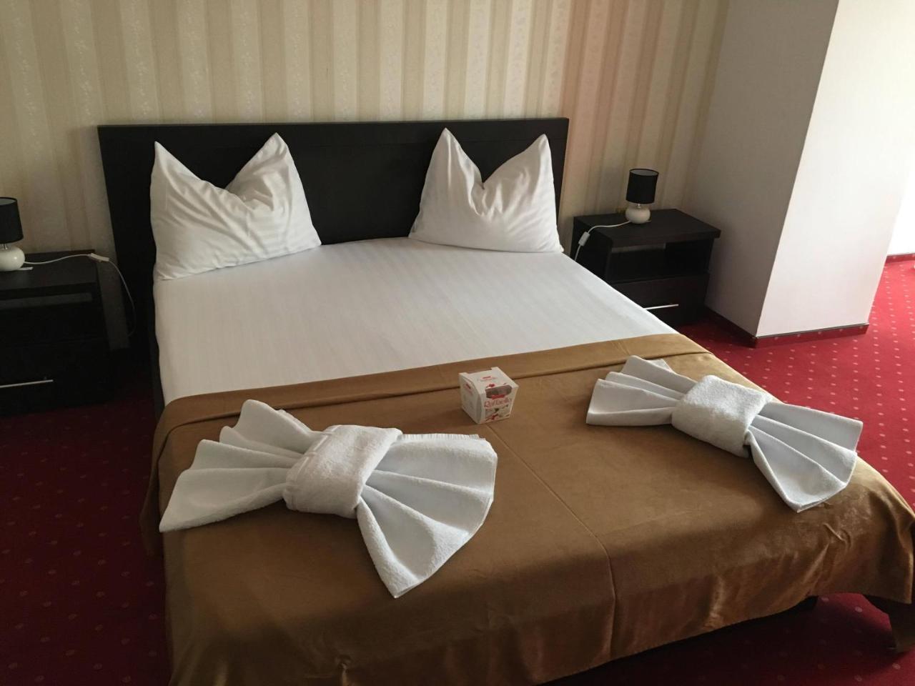 Hotel Corona Ντρομπέτα-Τούρνου Σεβερίν Εξωτερικό φωτογραφία